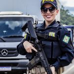 A filha também falou sobre como é trabalhar dessa forma. "É um prazer dividir a minha vida pessoal e profissional com o meu pai. É algo diferente, ainda mais em uma carreira policial, o que torna tudo mais especial.” (Foto: Instagram)