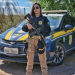 E a agente da Polícia Rodoviária Federal (PRF), Bruna Monfardini, seguiu o ditado ao pé da letra. (Foto: Instagram)