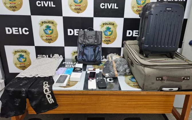 Material apreendido com o suspeito. (Foto: Polícia Civil GO)