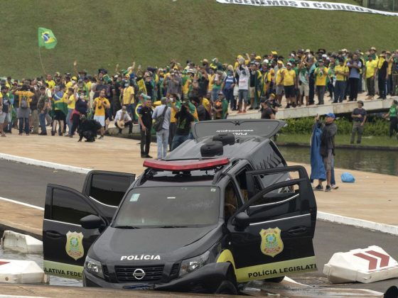 Nesta terça-feira (05), a Polícia Federal realiza mais uma fase da 'Operação Lesa Pátria', que têm como objetivo identificar os financiadores que fomentaram os atos golpistas do dia 08 de janeiro, em Brasília (Foto: Agência Brasil)