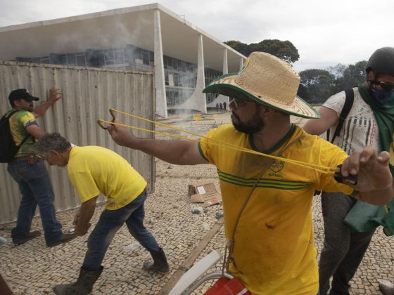 As investigações continuam, se tornando uma operação permanente, com atualizações periódicas devido a número de mandatos expedidos, pessoas foragidas e capturadas (Foto: Agência Brasil)