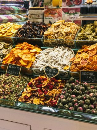 Solicitando o rastreamento da placa, a PM localizou o veículo em um dos supermercados. (Foto Pexels)