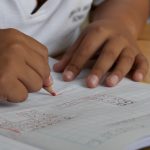 Criança de 9 anos é vítima de racismo em escola de MG. (Foto Pexels)
