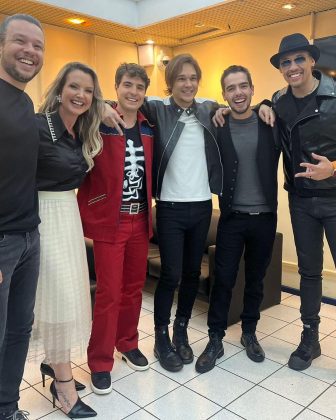 Em outra postagem, o perfil do "Domingão com Huck" mostrou uma cena de Gugu Liberato no comando do "Domingo Legal", na qual o grupo KLB foi convidado ao palco. (Foto Instagram)