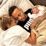 Neymar posta foto dormindo com os filhos e encanta a web (Foto: Instagram)