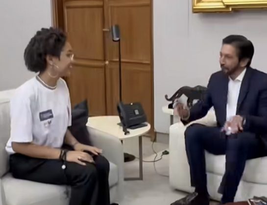 A adolescente se reuniu com a equipe de secretariado da Prefeitura para “despachar” e encaminhar pedidos e solicitações. (Foto: Instagram)