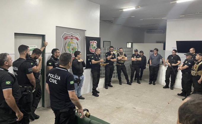 Equipe da Polícia Civil na delegacia. (Foto: Instagram)