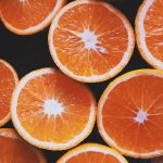 Os Pimentões Têm Mais Vitamina C que Laranjas: Pode ser surpreendente, mas os pimentões vermelhos contêm mais vitamina C do que as laranjas. (Foto: Unsplash)