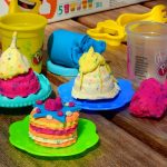 Play-Doh: A massa de modelar Play-Doh é uma forma criativa e tátil de expressão que possibilita a criação de formas incríveis. (Foto: Pixabay)