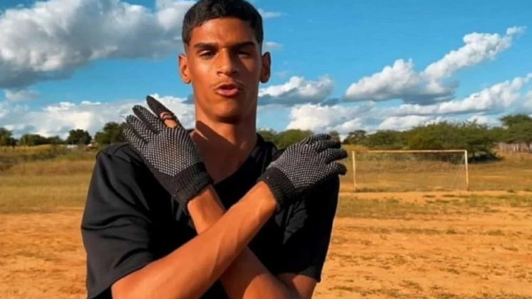 Luva de Pedreiro saiu da extrema pobreza para alcançar o estrelato com conteúdo relacionado ao futebol. (Foto Instagram)