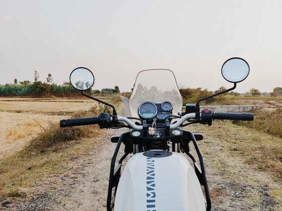 Segundo informações da PRF, eles estavam conduzindo motocicletas e realizando rachas, além de executarem manobras perigosas. (Foto Pexels)