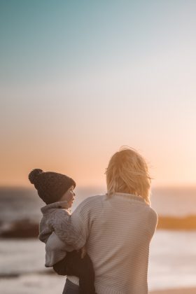 Por meio de um celular escondido, a jovem conseguiu pedir socorro a uma tia que reside em Juiz de Fora, Minas Gerais. Ela conseguiu instalar um aplicativo que ocultava o WhatsApp na tela do aparelho. (Foto Pexels)