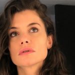 Alinne Moraes: A atriz, conhecidíssima pelos seus papéis marcantes nas novelas e seriados, admitiu que era ateia, durante coletiva de lançamento da série 'Como Aproveitar o Fim do Mundo', em 2012. (Foto: Instagram)