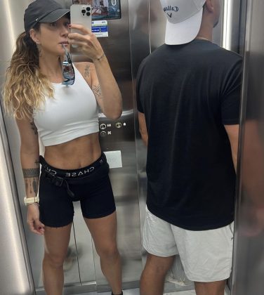 A influencer Gabriela Pugliesi e o marido, Tulio Dek, ambos de 38 anos de idade, comemoraram o aniversário de um ano do filho, Lion, nessa quinta-feira. (Foto: Instagram)