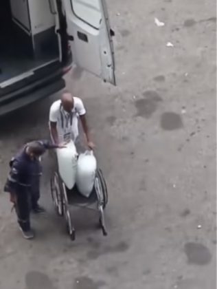 Por outro lado, outros internautas explicaram que a ambulância é particular. (Foto: Reprodução vídeo Instagram)