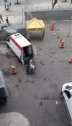 E que gelo é utilizado para tratar as possíveis contusões dos atletas em campo. (Foto: Reprodução vídeo Instagram)