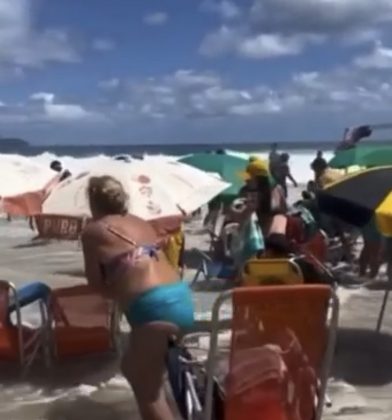 Nas redes sociais, imagens de banhistas que curtiam a praia e se assustaram com o que aconteceu, viralizaram. (Foto: reprodução vídeo Instagram)