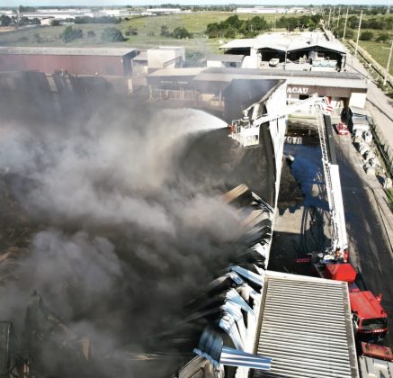 A Cacau Show informou que, "com muita tristeza", está acompanhando a contenção do incêndio "de perto". (Foto: Instagram Victor Correa)