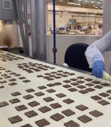 Uma parte de como era a fábrica que pegou fogo. (Foto: reprodução Instagram)