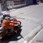 Um adolescente de 17 anos morreu depois de roubar a moto de um idoso, junto com um comparsa, em Vila Medeiros, zona norte de São Paulo. (Foto: reprodução videomonitoramento)