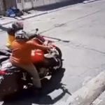 A moto roubada e o segundo suspeito ainda não foram localizados. (Foto: reprodução videomonitoramento)