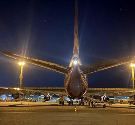 Após análise da situação e da mala que supostamente conteria o artefato, a suspeita e sua companheira de viagem, que embarcariam juntas para a Grécia. (Foto: Instagram)