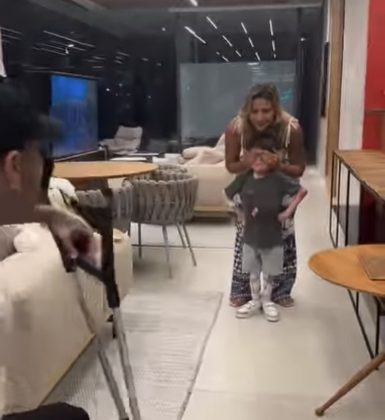 E emocionou a todos no vídeo de reencontro com a mãe. (Foto: Instagram)