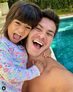 O ator tem uma filha de outro casamento (Foto: Instagram)