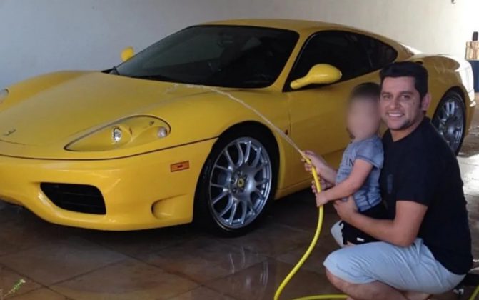 Cantor sertanejo Léo Magalhães é obrigado a pagar Ferrari que comprou e não pagou. (Foto Instagram)