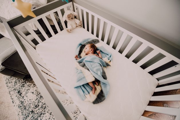 Um bebê recém-nascido, Ravi Cunha, que havia sido sequestrado na maternidade no Rio de Janeiro nas primeiras horas de vida, agora está em casa, passando a sua primeira noite com a família. (Foto Pexels)