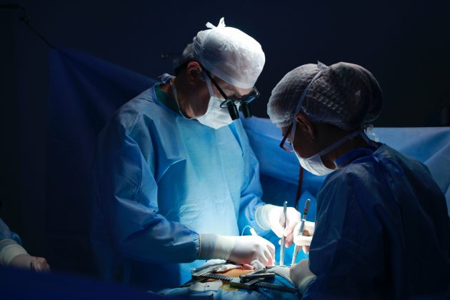 Câmara aprova projeto que garante à mulher cirurgia plástica mamária reparadora pelo SUS. (Foto Pexels)