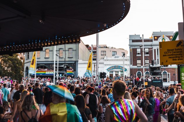 Com discursos em defesa da liberdade individual e de menos intervenção do Estado, os dois parlamentares do PL solicitam a atuação do governo para restringir a participação de menores em eventos LGBTQIA+. (Foto Pexels)