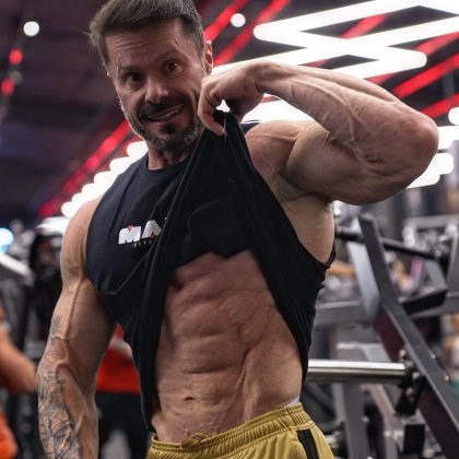 A Polícia Federal solicitou a prisão do influenciador fitness Renato Cariani, de 47 anos, sob suspeita de envolvimento em um esquema de tráfico de drogas. (Foto Instagram)