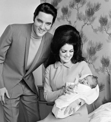 Priscilla Presley, aos 78 anos, mantém viva a memória de Elvis Presley, seu ex-marido, mesmo após 46 anos da partida do icônico cantor. (Foto Instagram)