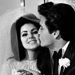 Priscilla Presley diz sentir presença de Elvis em antiga casa. (Foto Instagram)