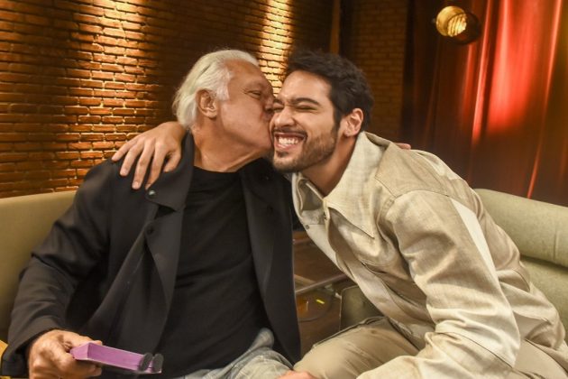 Bruno Fagundes, filho de Antonio Fagundes e da atriz Mara Carvalho, compartilhou sobre o desafio de revelar publicamente sua orientação homoafetiva. (Foto Instagram)