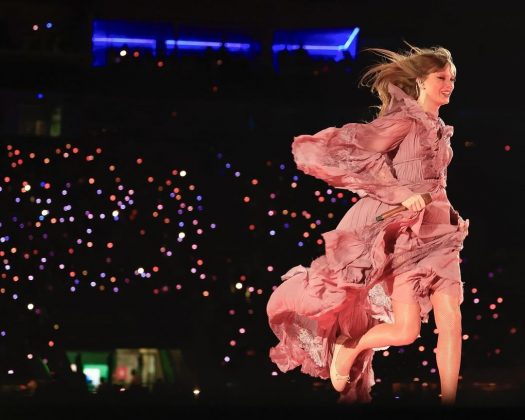 Além disso, Taylor contribuiu para instituições de combate à fome nas cidades por onde passou em sua mais recente turnê, 'The Eras Tour'. (Foto Instagram)