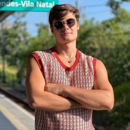 João já se destacou como ator em várias produções brasileiras, incluindo a série "De Volta aos 15" da Netflix. (Foto Instagram)