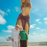 Nesta terça-feira (26), Shakira foi homenageada com uma estátua de bronze de cinco toneladas em sua cidade natal, Barraquilla, na Colômbia (Foto: Instagram)