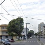 A família precisou esperar o amanhecer para registrar um boletim de ocorrência na Delegacia Antissequestro, em Vitória. (Foto: reprodução Google Maps)