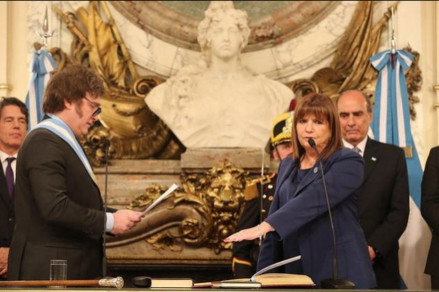 Patrícia Bullrich, ao lado de Milei, ao assumir o ministério da Segurança (Foto: Instagram)