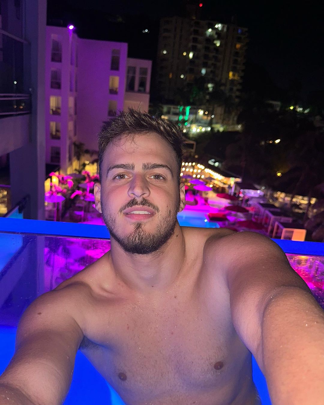 Influencer Jon Vlogs lança 'Blaze', faixa inspirada em jogos e apostas -  ISTOÉ Independente