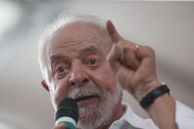 Dois meses e meio após o presidente Luiz Inácio Lula da Silva, realizar uma cirurgia no quadril em Brasília, e ainda reclama de dores no quadril (Foto: Agência Brasil)