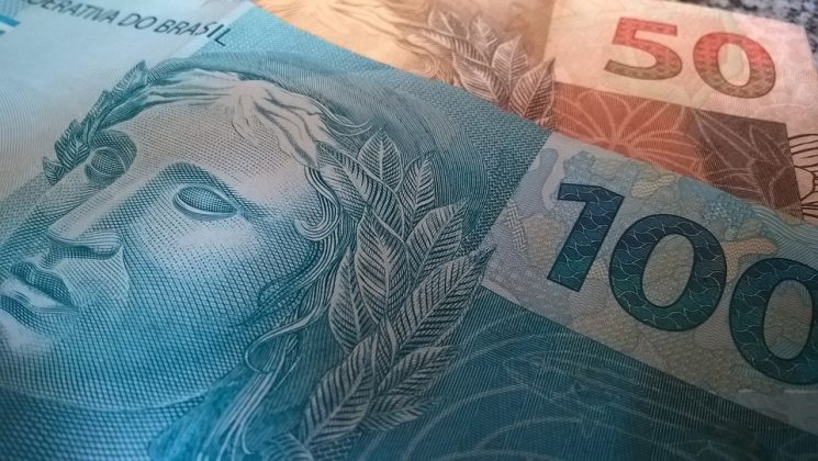 Ontem, a moeda norte-americana fechou em baixa de 0,65%, vendida a R$ 4,9047 (Foto: Pixabay)