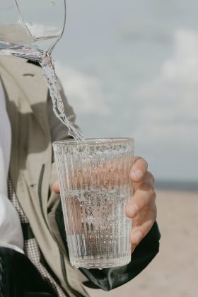 São comuns entre pessoas com dietas ricas em proteína animal, histórico familiar da condição ou que não ingerem água suficiente. (Foto Pexels)