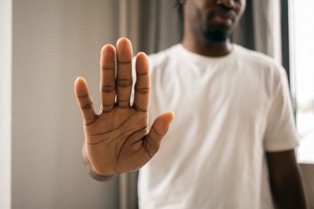 Em certo momento, a garota conseguiu se desvencilhar e sair do local. (Foto Pexels)