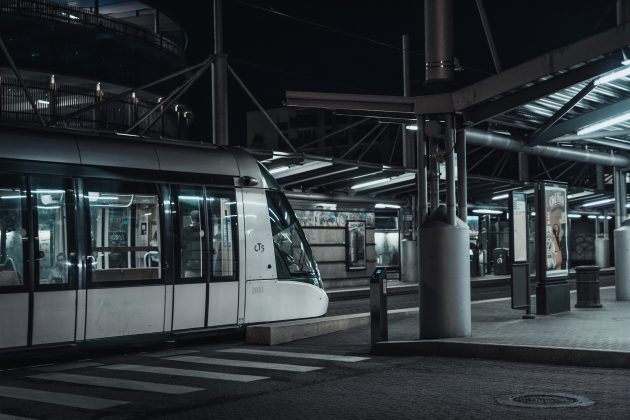 Entre os relatos de superlotação e espera de cerca de 20 minutos para realizar viagens entre as estações. (Foto Pexels)