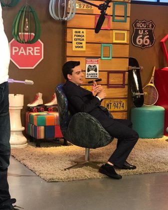 O SBT fechou um novo acordo com o apresentador Dudu Camargo. (Foto Instagram)