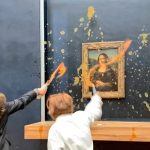 Ativistas jogam sopa em Mona Lisa, no Museu do Louvre. (Foto Redes Sociais)