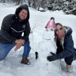 O casal realizou o sonho de fazer boneco de neve. (Foto: Instagram)